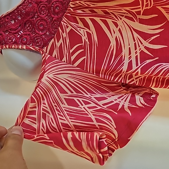 3/$20 Greige M Palms Lace Top - Picture 3 of 10